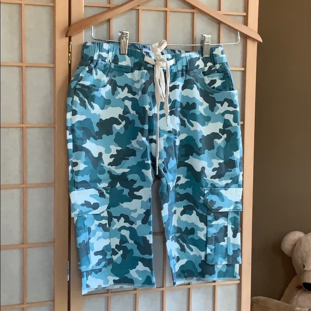 New Cotton Better Be Blue Camouflage Bermuda.
